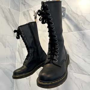 Dr. Martens Vegan 14 hole Boots